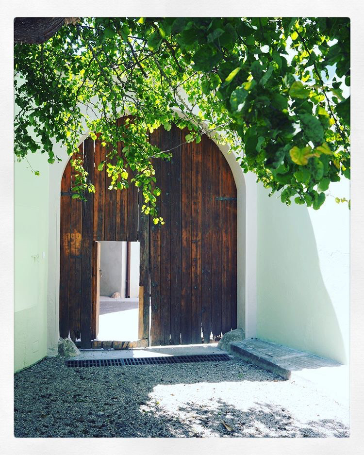 Entrada a la casa rural de Can Comas