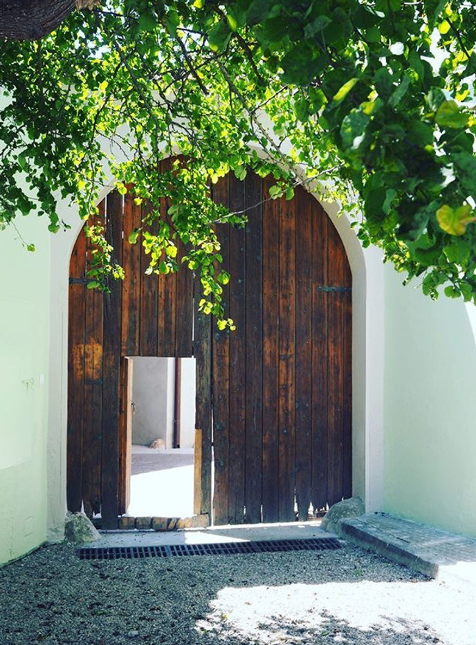 Entrada a la casa rural de Can Comas