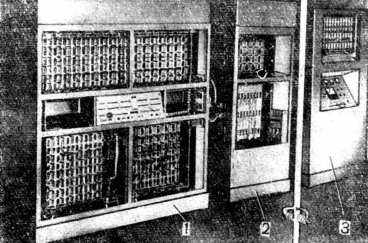 Первое м. М-1 (электронно-вычислительная машина). Автоматическая цифровая вычислительная машина (АЦВМ) М–1. М-1 — первая Советская электронно-вычислительная машина. ЭВМ М-3.